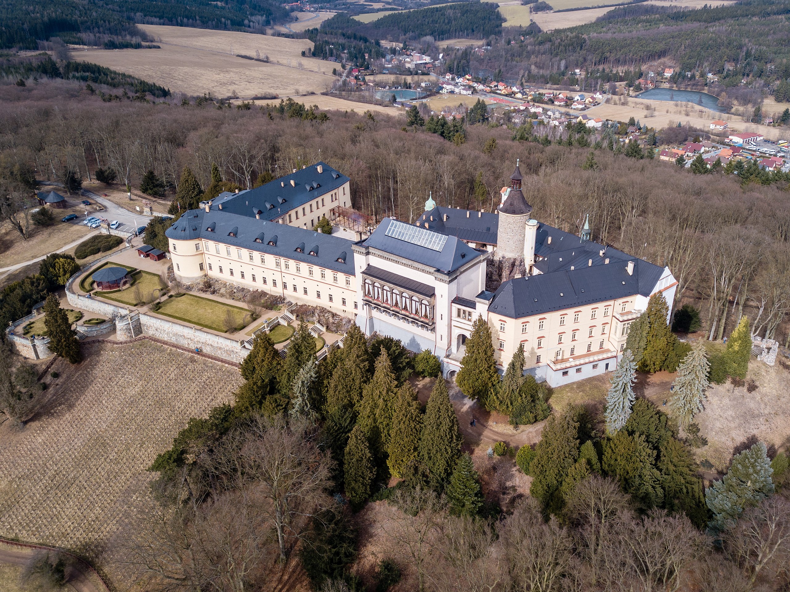  Schloß Zbiroh
Quelle: cs.wikipedia.org  Autor:Marek Vidtman